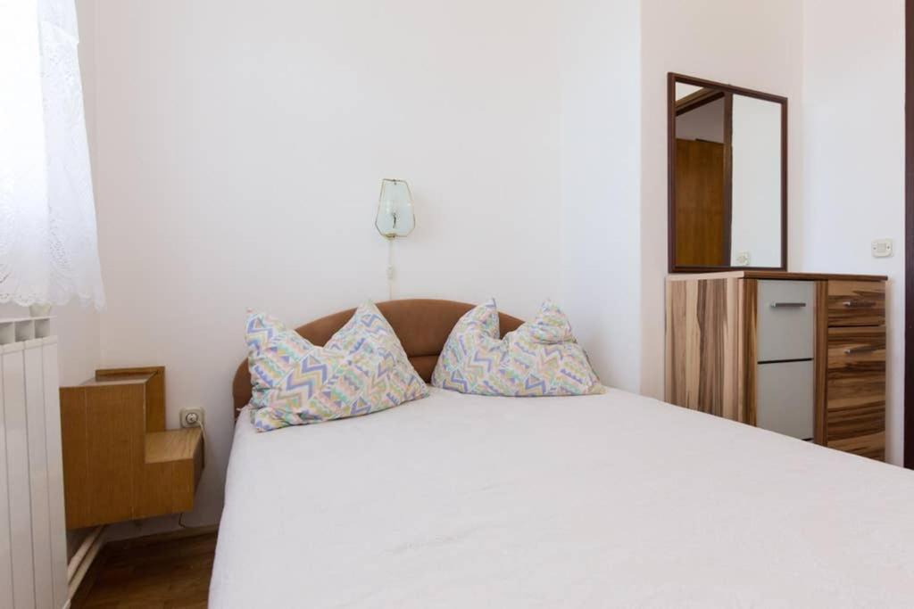 Apartment With Terace And Sea View Marica Krk Town Exterior foto