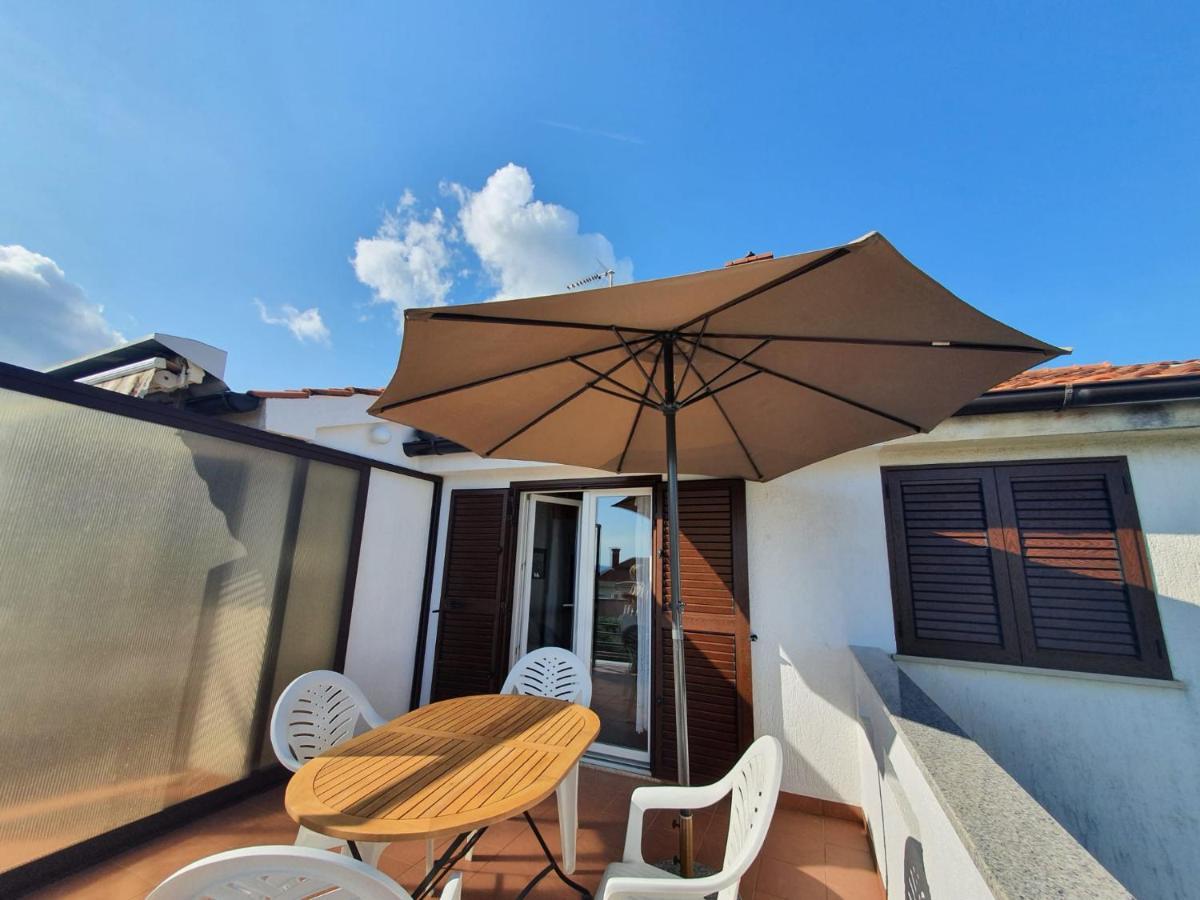 Apartment With Terace And Sea View Marica Krk Town Exterior foto